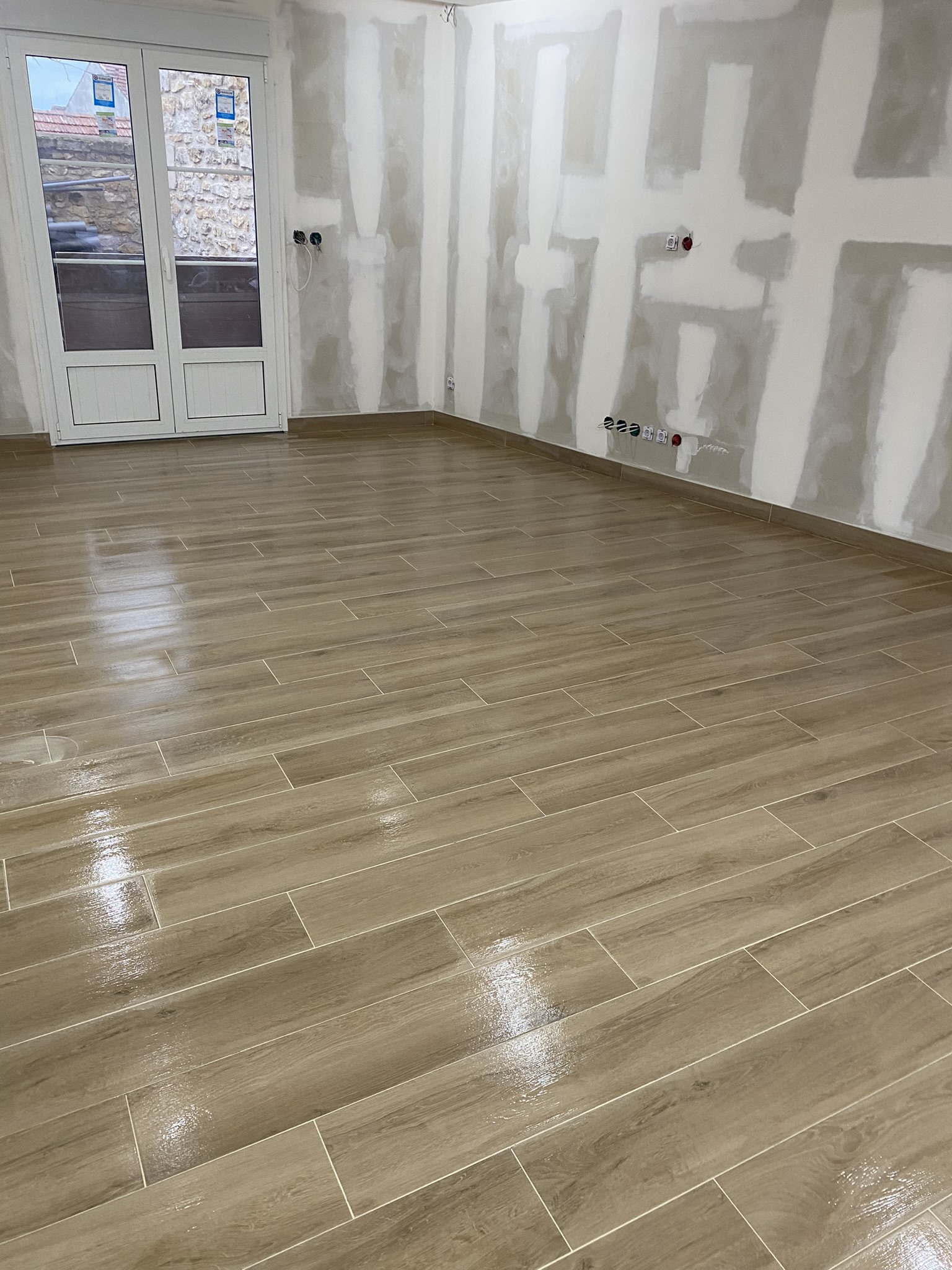 Pose carrelage et menuiserie